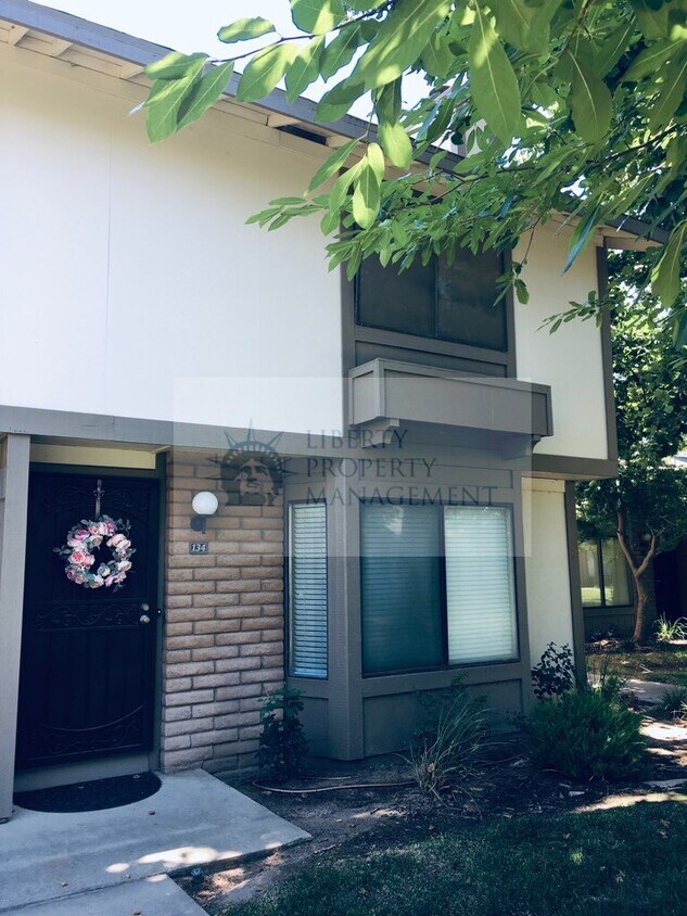 4757 N Woodrow Ave, Fresno, CA 93726 Condo for Rent in Fresno, CA