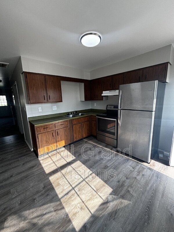 Building Photo - 1618 University Dr