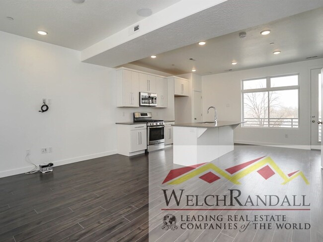 Foto del edificio - Live in Comfort & Style – 2BR, 2BA Townhom...