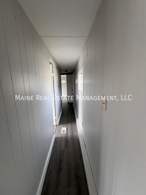 Building Photo - 681 Main Rd N