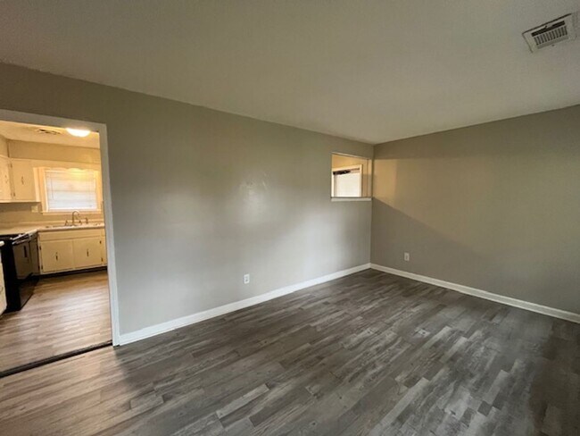 Building Photo - Renovated 3 Bedroom 1.5 Bath Home for Rent!