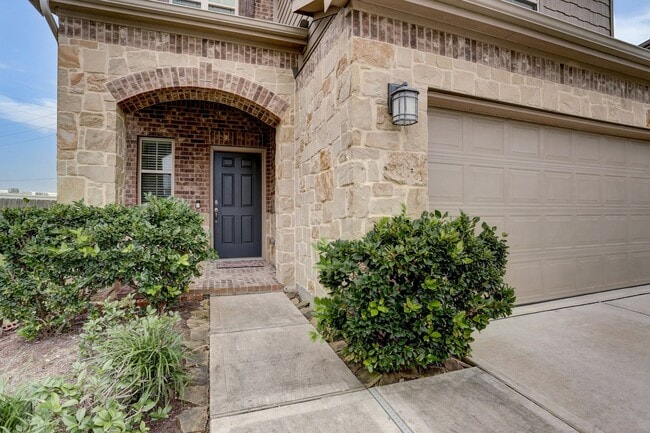 Building Photo - 15803 Smithland Dr
