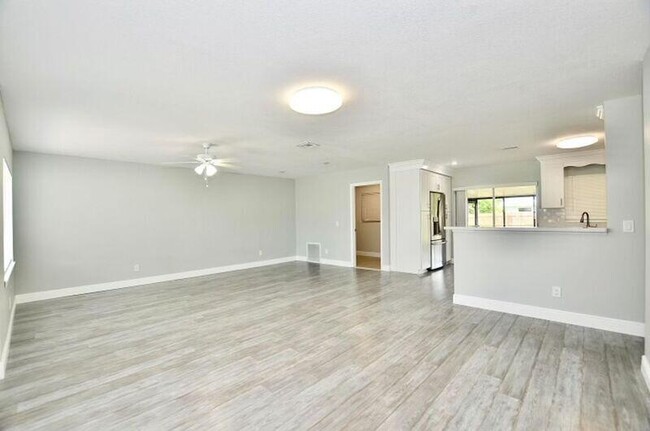 Building Photo - 3103 SE Orange Tree Pl