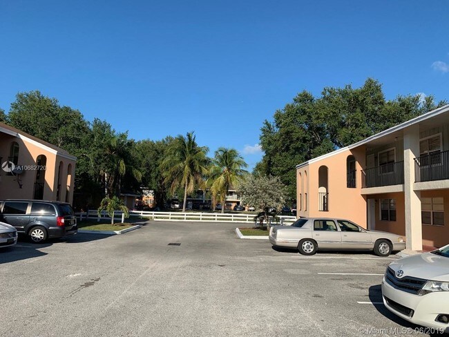 Foto del edificio - 3615 SW 52nd Ave