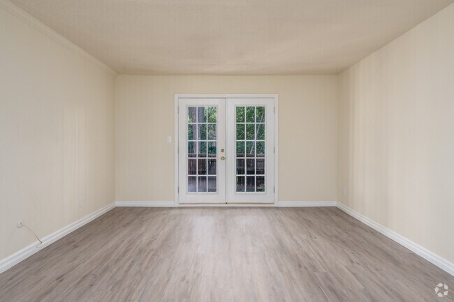 2 habitaciones, 1 baño - 1000 pies cuadrados - Sala de estar - Royal Springs Apartments