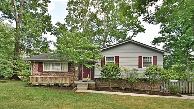 Apartamento con jardín en esta residencia, entrada independiente a la derecha. - 7206 Stagecoach Trl