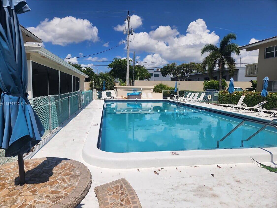 Foto principal - 2111 NE 42nd Ct