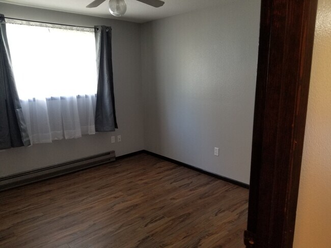 Middle Bedroom - 516 E 25th St