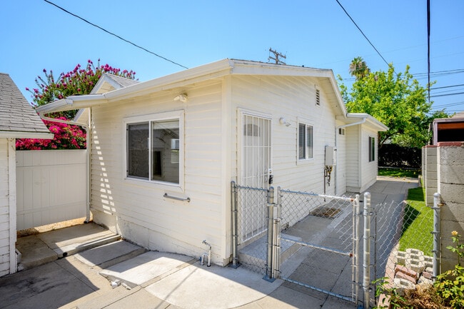 Building Photo - 1159 Western Ave