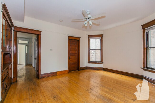 Building Photo - 3637 N Paulina St