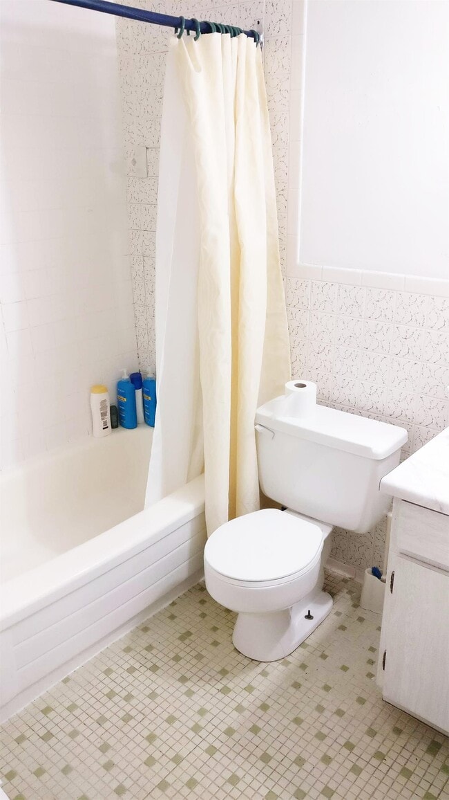 Building Photo - 3044 Sandwich St.