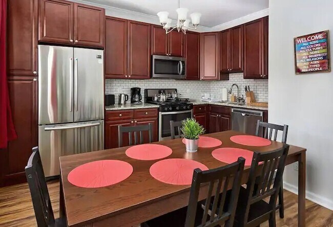 Building Photo - 34 Gray St