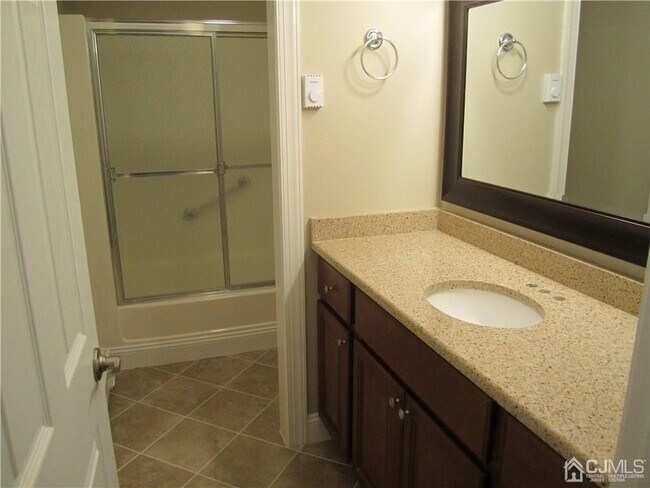 Building Photo - 55A Juniper Plaza
