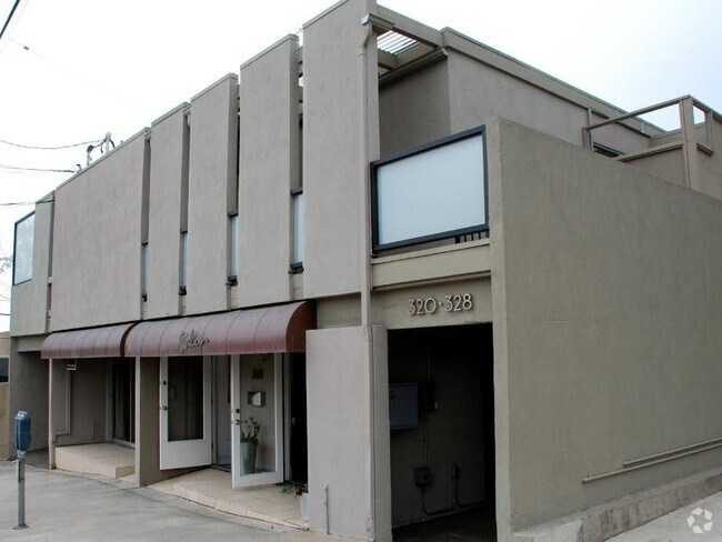 Building Photo - 316-328 Thalia St