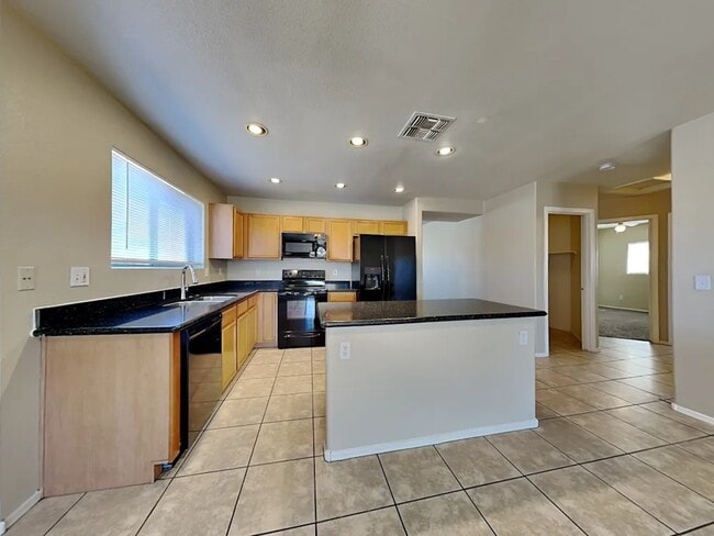 Building Photo - 2444 W Mobile Ln