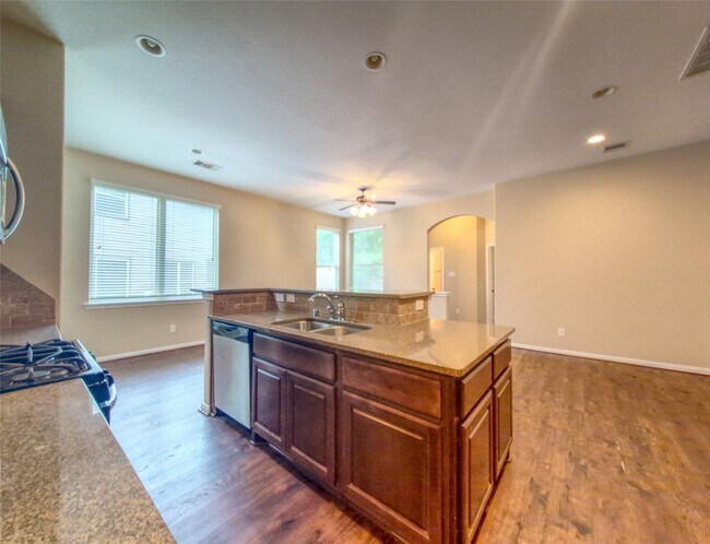 Foto del edificio - 26 Cheswood Manor Drive