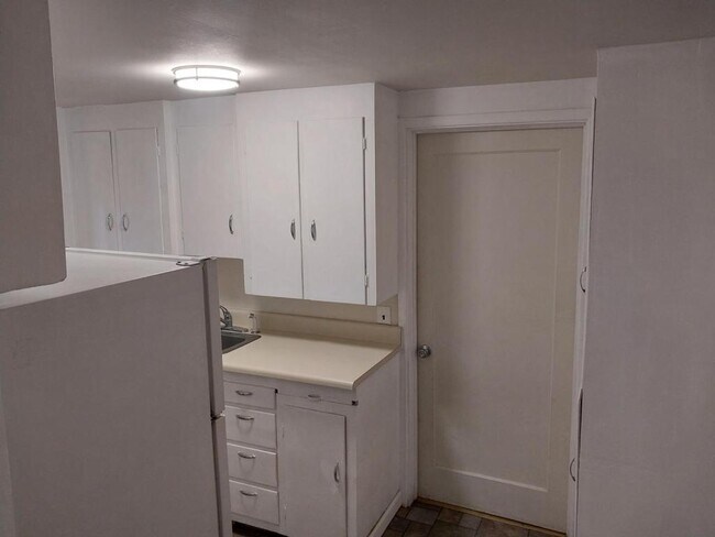 Foto del edificio - 528 W 6th St