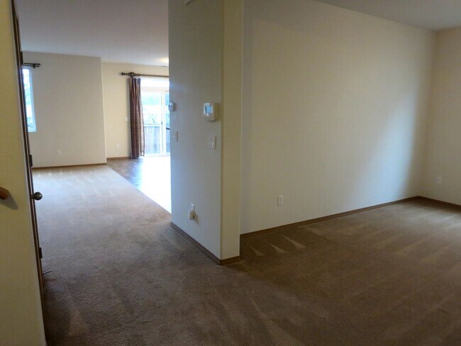 Building Photo - 3 Bedroom 2.5 bath Home in Covington