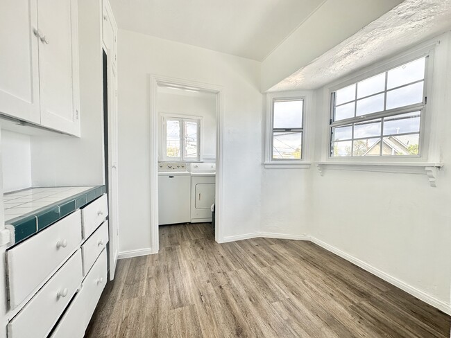 Building Photo - 1308 Cloverdale Ave