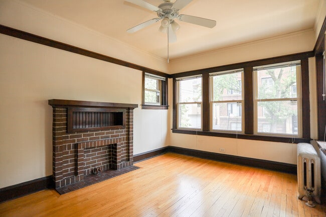 Building Photo - 1539 W Cornelia Ave