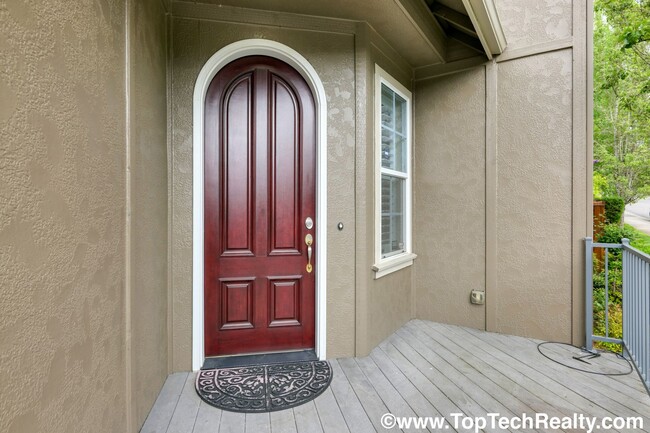 Building Photo - Fantastic Designed 3 BD* 2.5 BA* Single Fa...