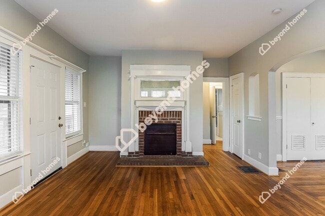Foto del edificio - Beautifully remodeled home with 3 bedrooms...