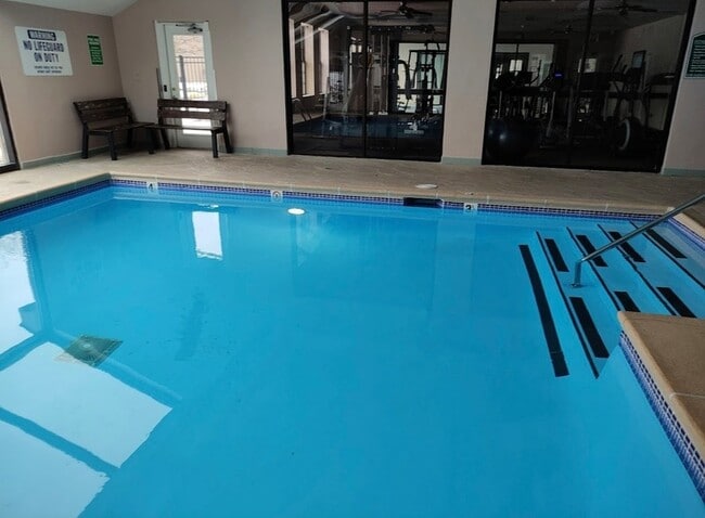 Foto del edificio - 2028 N Rand Rd