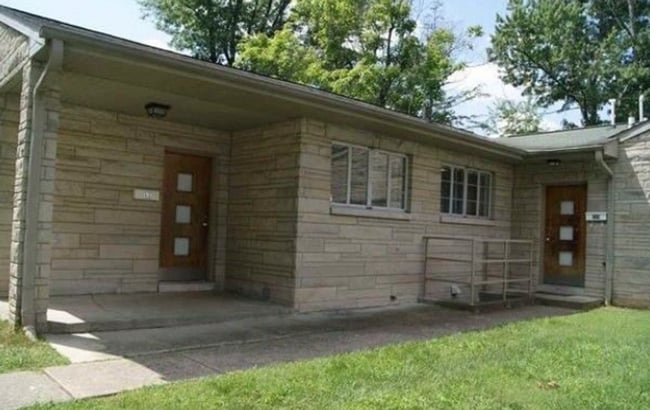 Building Photo - Spacious 3 bed/2 bath - walk to campus!
