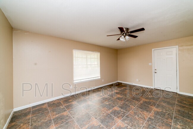Building Photo - 900 Spring Valley Plaza
