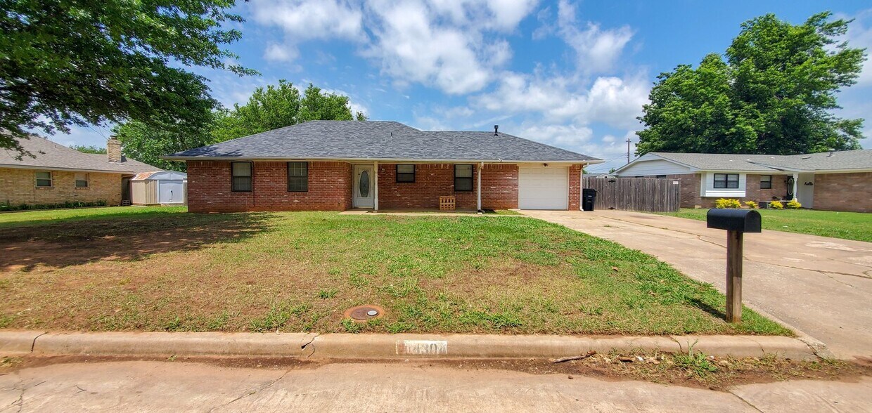 Foto principal - 3 Bedroom 1.5 Bath with Garage