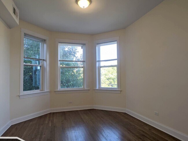 Foto del edificio - 2814 N Troy St
