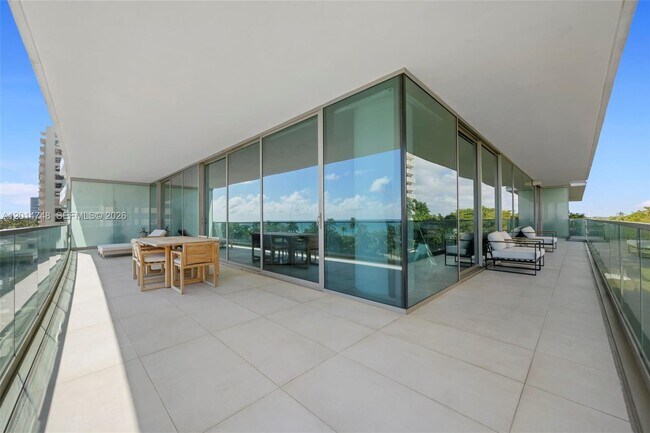 Foto del edificio - 10203 Collins Ave