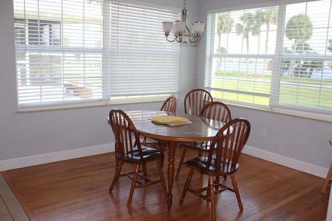 Foto del edificio - Furnished Riverview Home w/ Pool