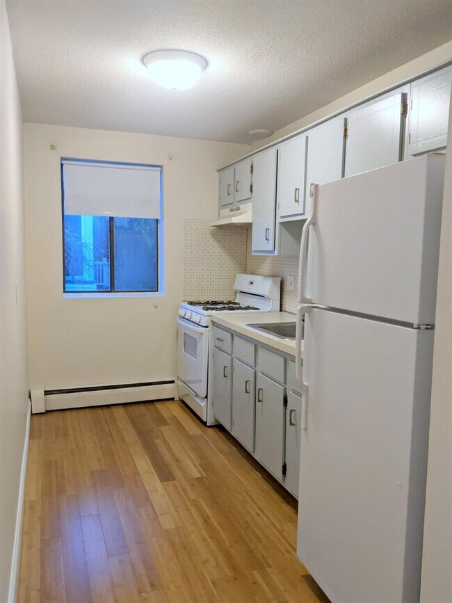 6 Cameron Ave Unit 8