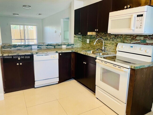 Foto del edificio - 2201 SW 80th Terrace