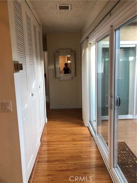 Foto del edificio - 999 E Valley Blvd