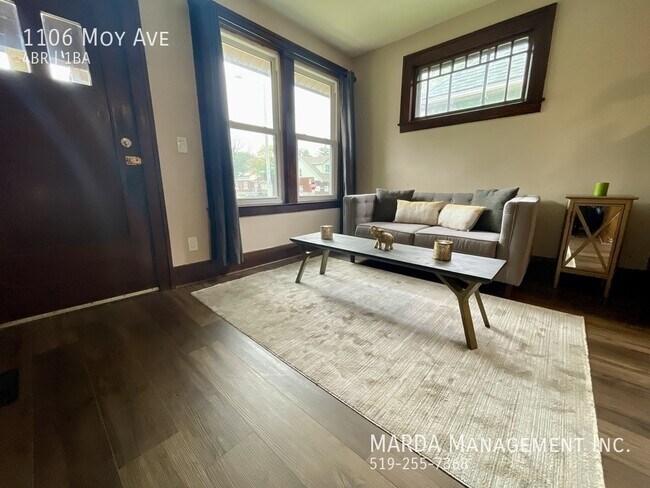 Building Photo - CHARMING 4 BED/1BATH HOUSE - WALKERVILLE +UTILITIES 1/2 MON FREE RENT!