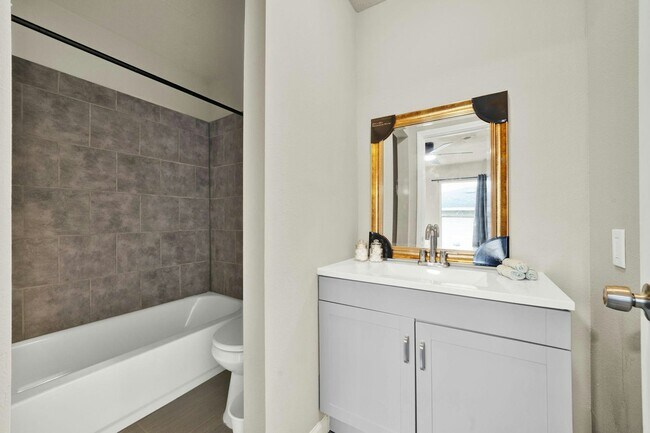 Foto del edificio - 1917 Sadler St