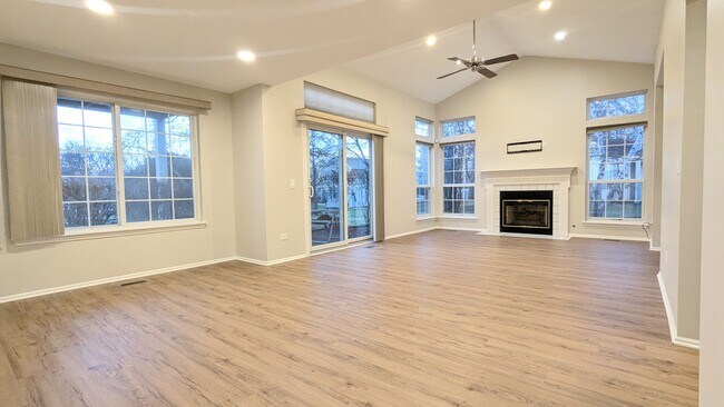 Building Photo - 1628 Columbia Cir