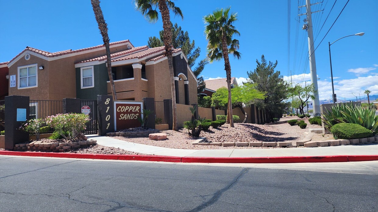 Foto principal - 8101 W Flamingo Rd