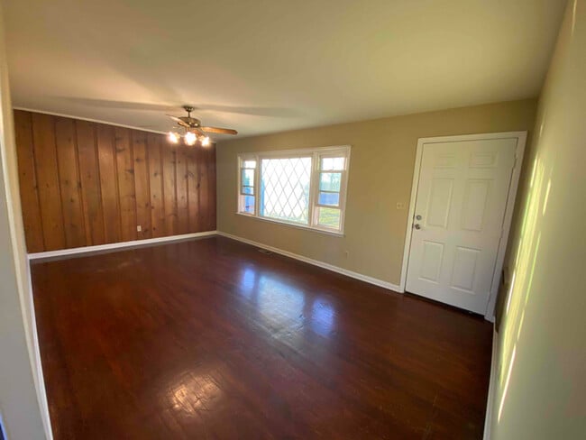 Building Photo - 104 Stewart Dr