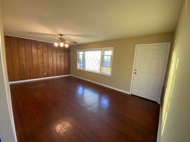 Foto del edificio - 104 Stewart Dr