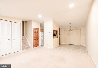 Building Photo - 1 Derwood Ct