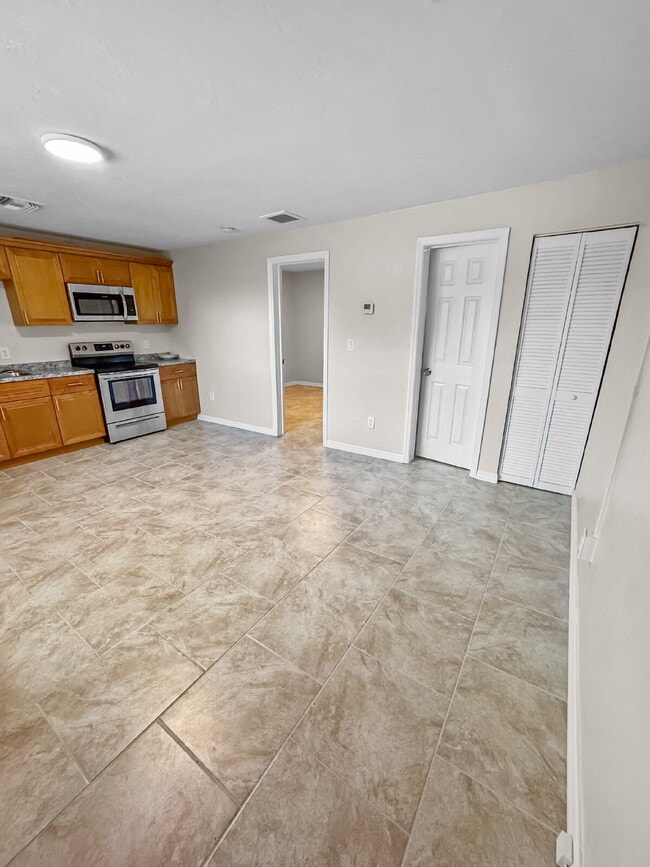 Foto del edificio - 15206 Stringfellow Rd