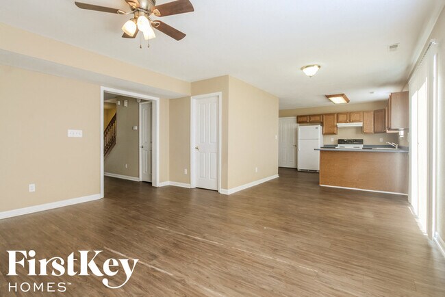 Foto del edificio - 728 Sweet Creek Dr