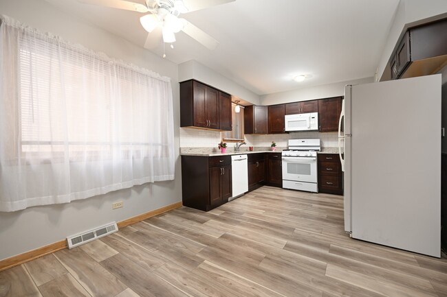 Building Photo - 5850 N Mulligan Ave