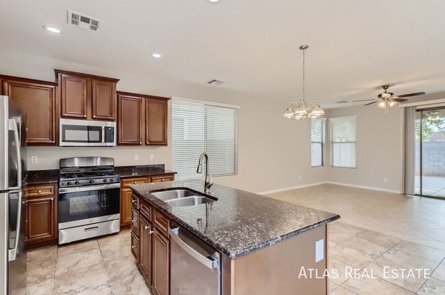 Foto del edificio - 14551 W Port Royale Ln