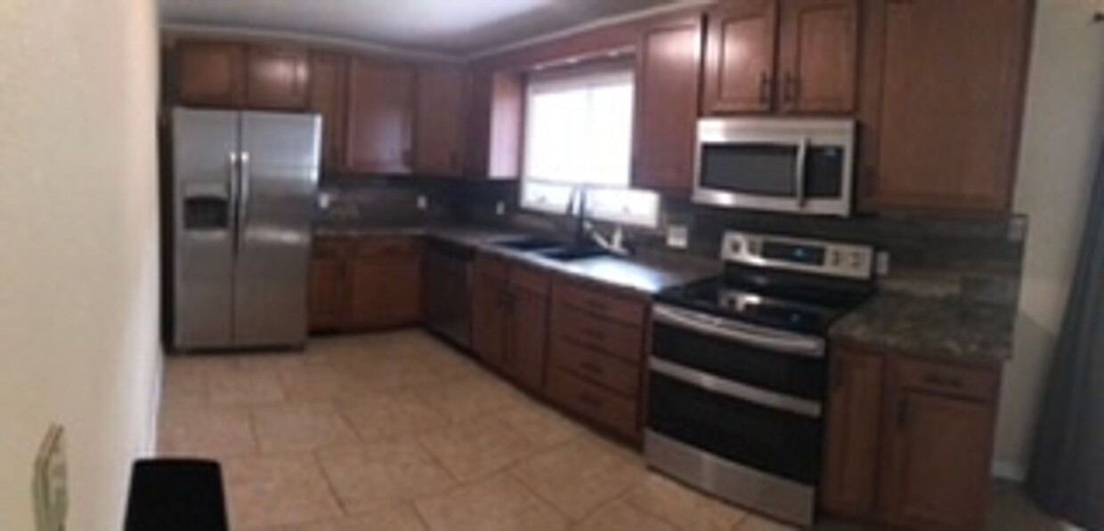 Primary Photo - Nice large remodeled 3 bed 2 bath