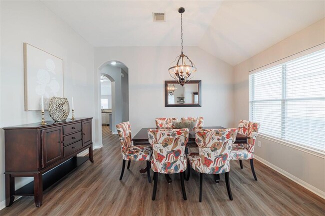 Building Photo - 25130 Diamond Ranch Dr