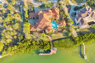 Building Photo - 1363 Oceanview Dr